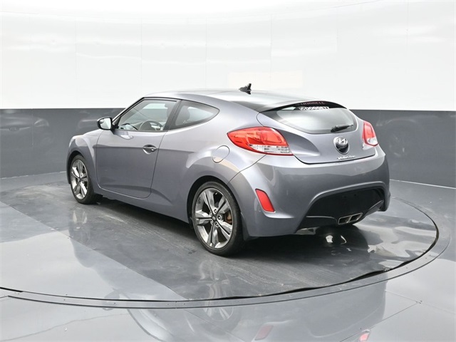 2016 Hyundai Veloster Base photo 4