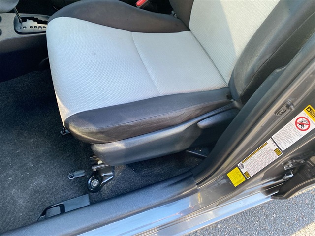 2013 Toyota Yaris L photo 4