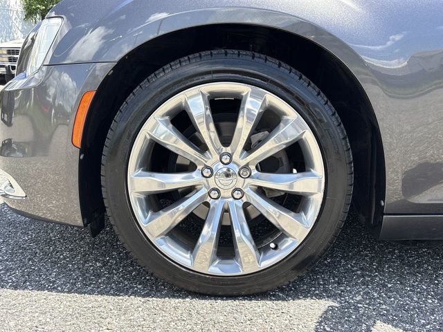 2019 Chrysler 300 Touring photo 30