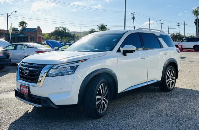 2023 Nissan Pathfinder Platinum photo 2