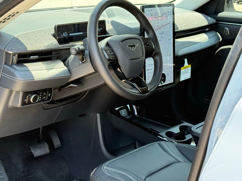 2025 Ford Mustang Mach-E Premium photo 7