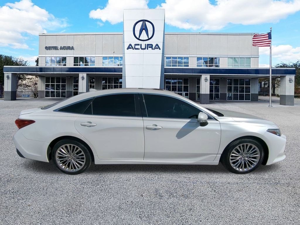 2022 Toyota Avalon Limited photo 4