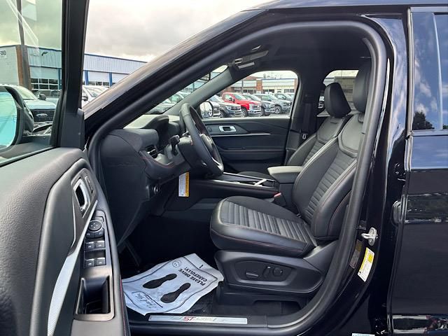 2025 Ford Explorer ST-Line photo 18