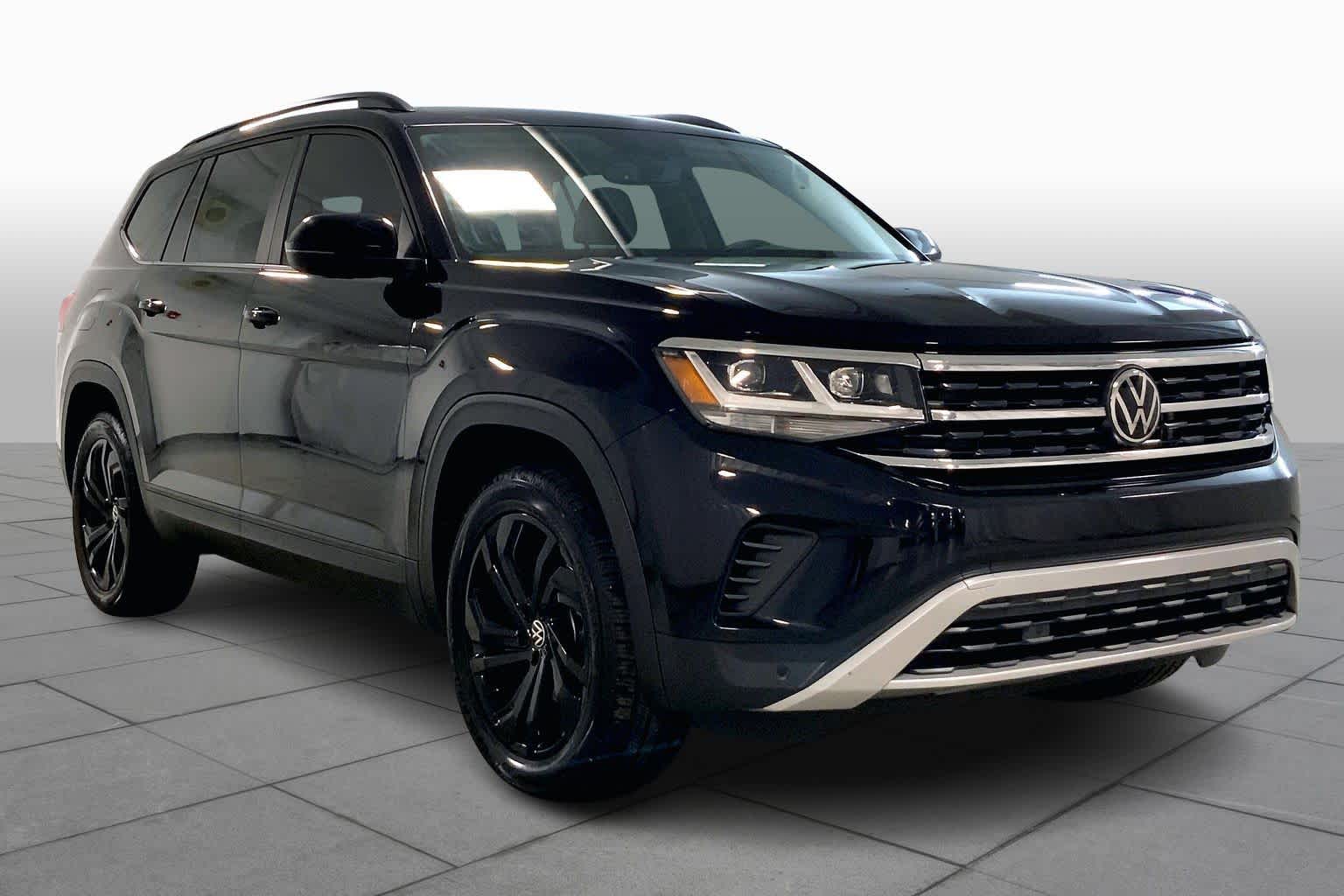 Used 2023 Volkswagen Atlas SE w/Tech with VIN 1V2KR2CA9PC521465 for sale in Kansas City