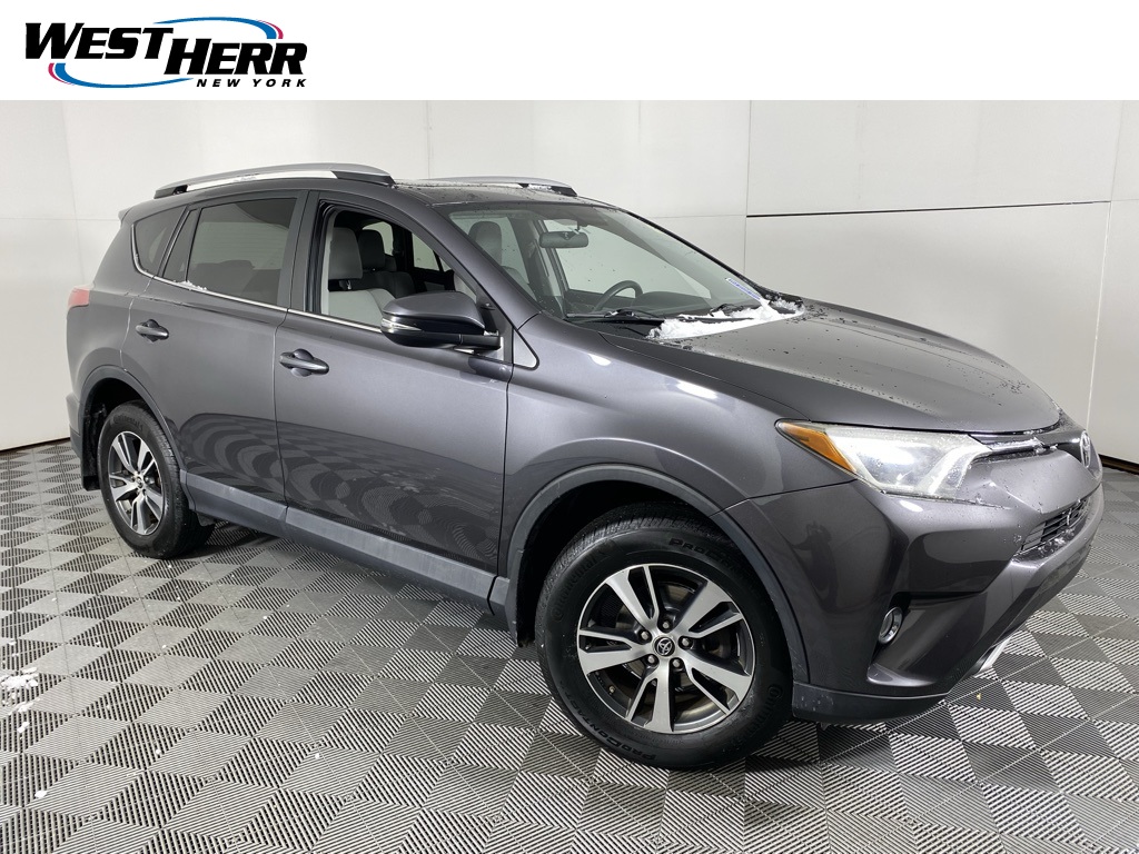 2016 Toyota RAV4 XLE's photo