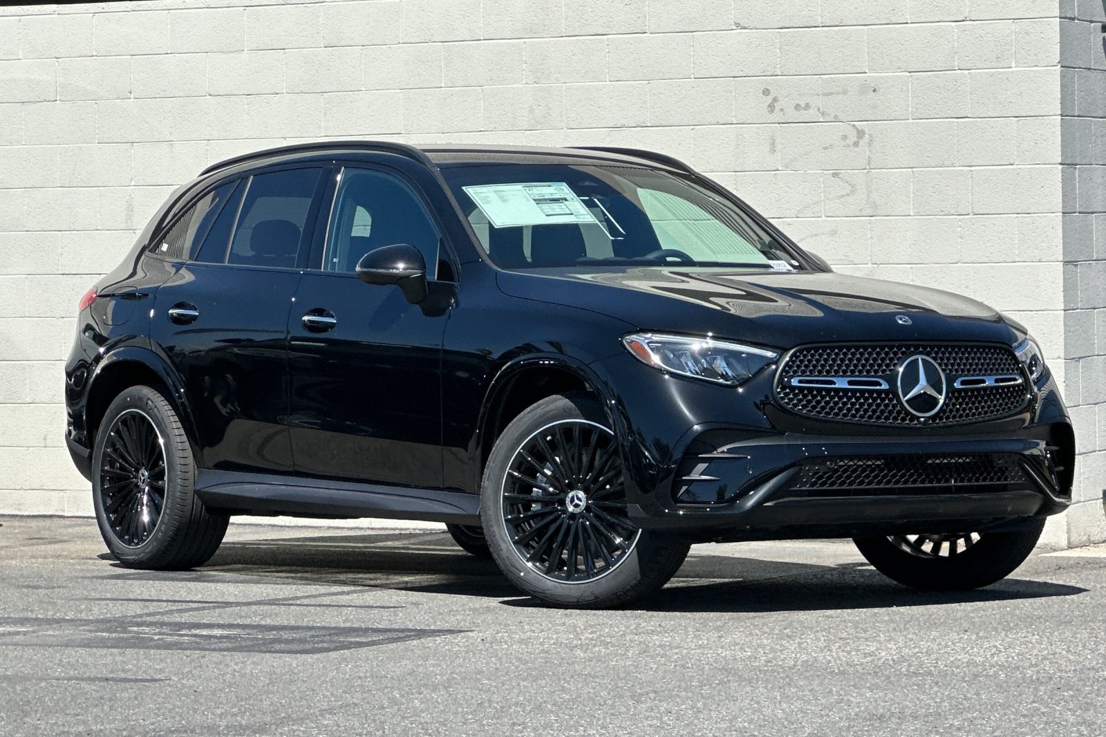 2025 Mercedes Benz GLC 300 AMG photo 2