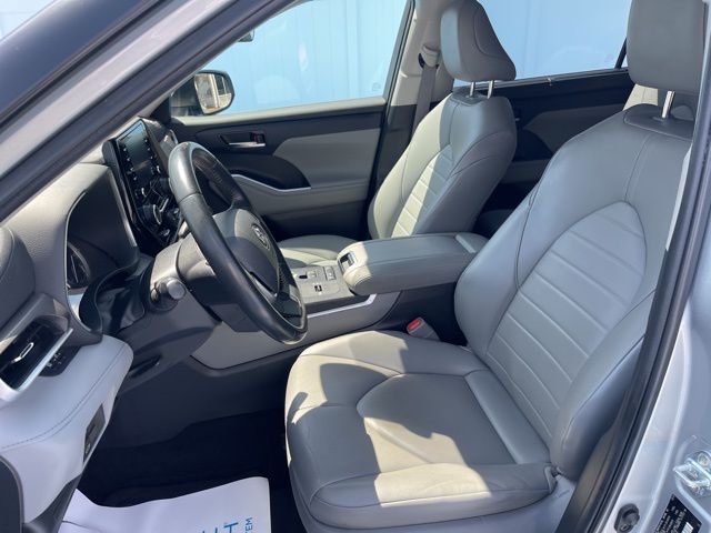 2022 Toyota Highlander XLE photo 16
