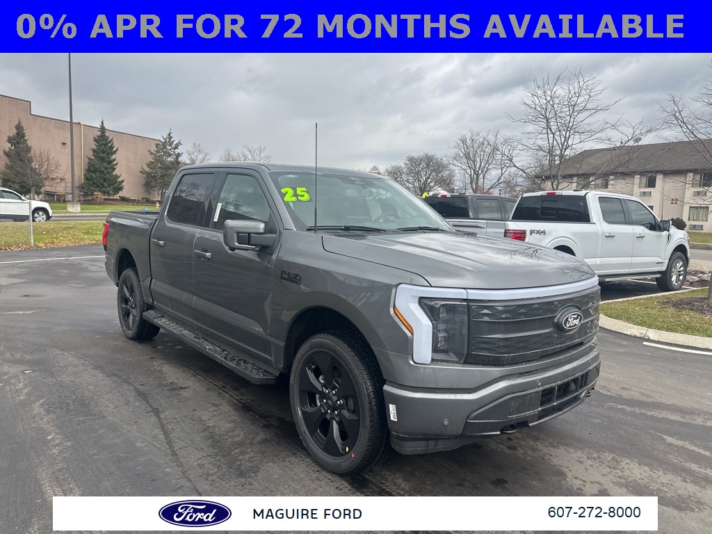 2025 Ford F-150 Lightning Platinum's photo