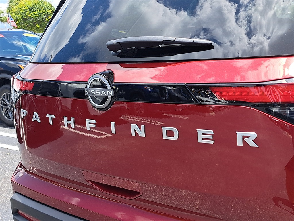 2025 Nissan Pathfinder SV photo 9
