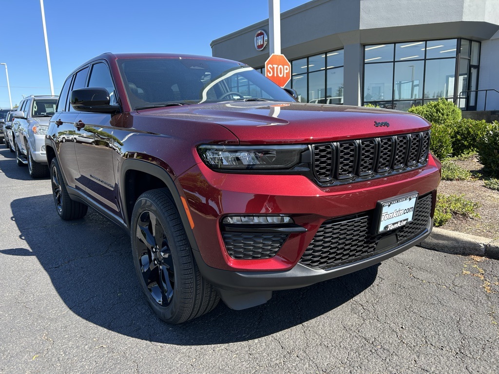 2025 Jeep Grand Cherokee Limited photo 2