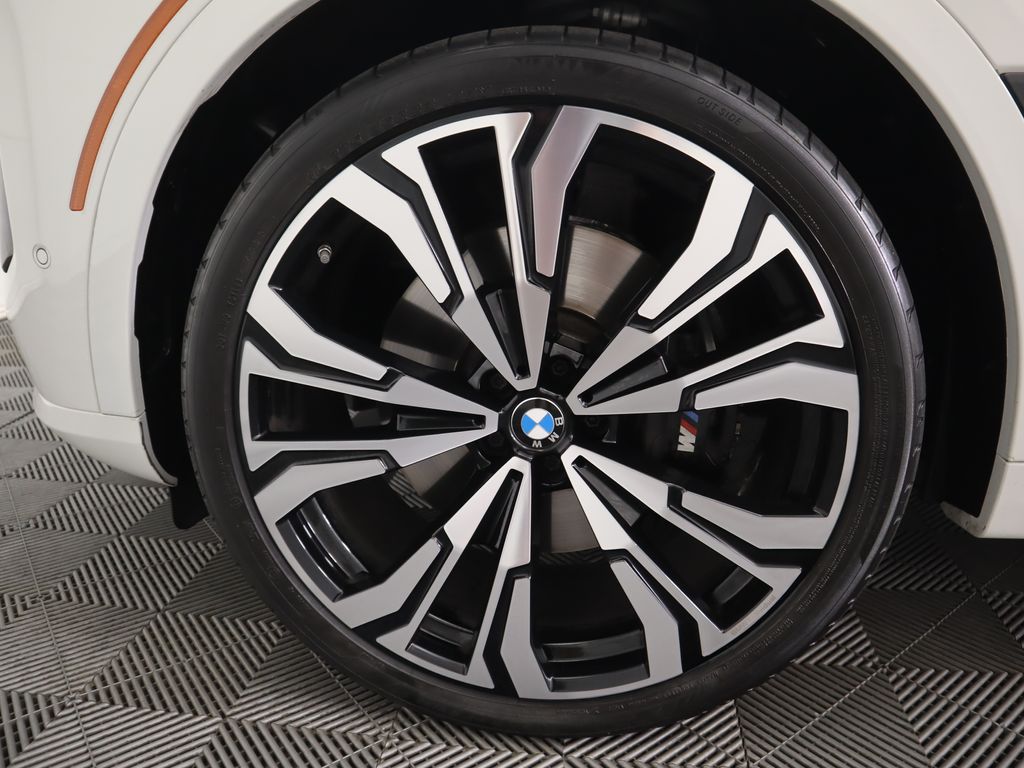 2025 Bmw X7 M60i photo 29
