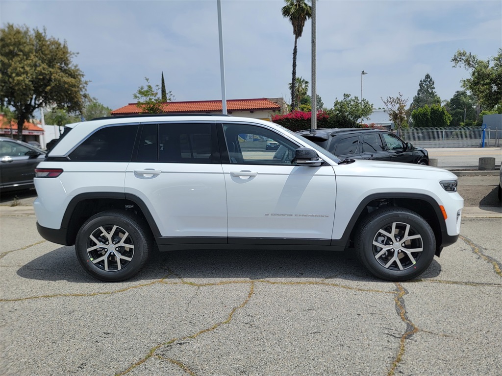 2025 Jeep Grand Cherokee Limited photo 3