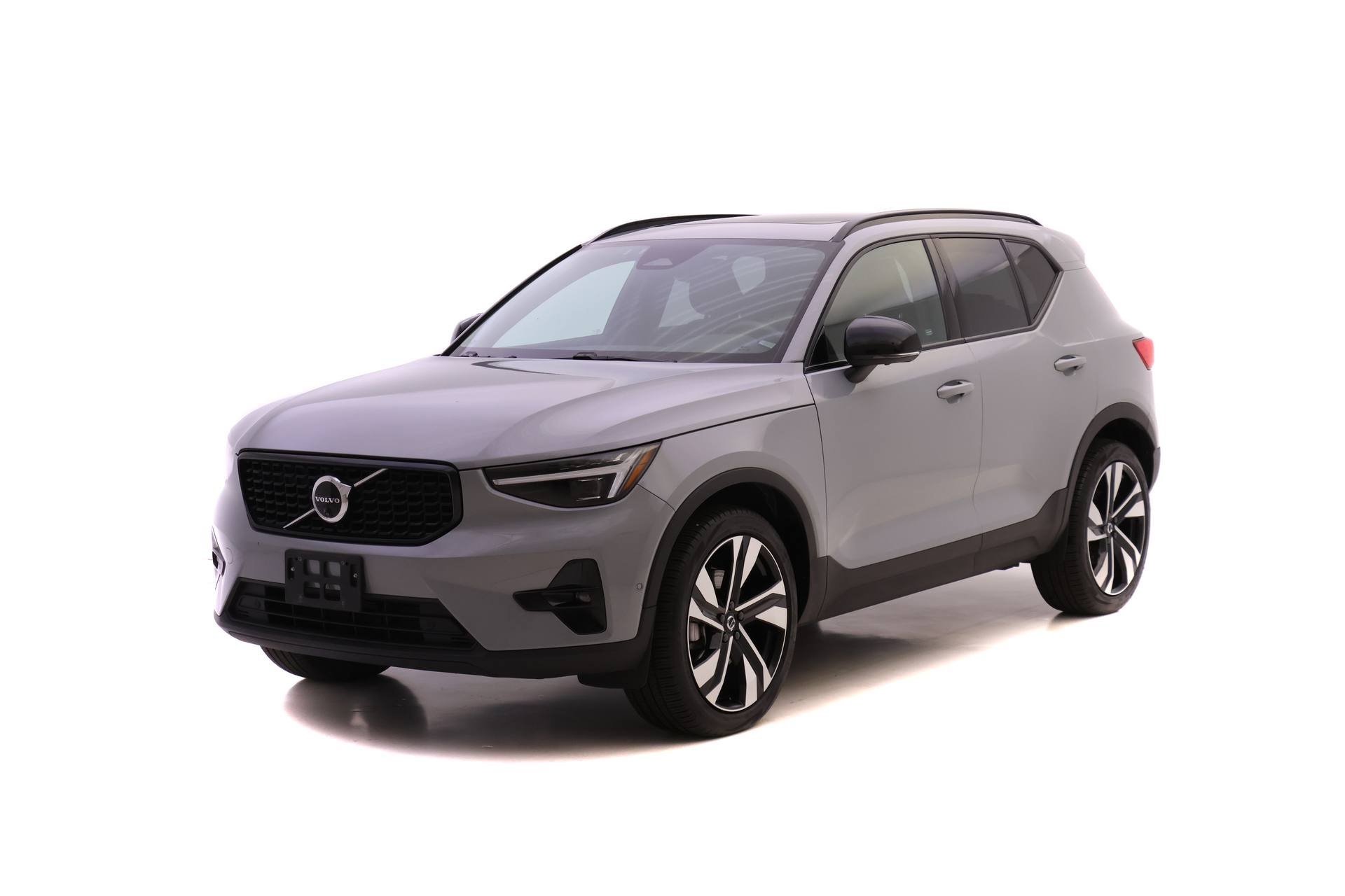 2024 Volvo XC40 Plus