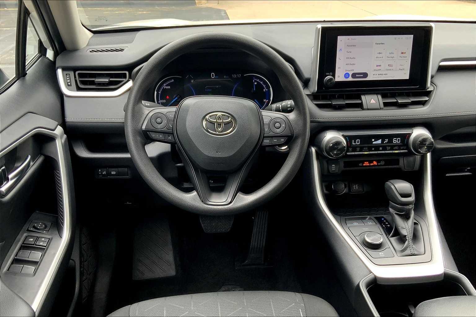 2024 Toyota RAV4 XLE photo 4