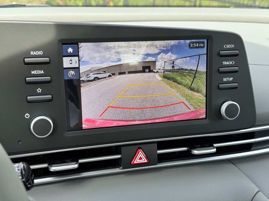 2025 Hyundai Elantra SEL Sport photo 3