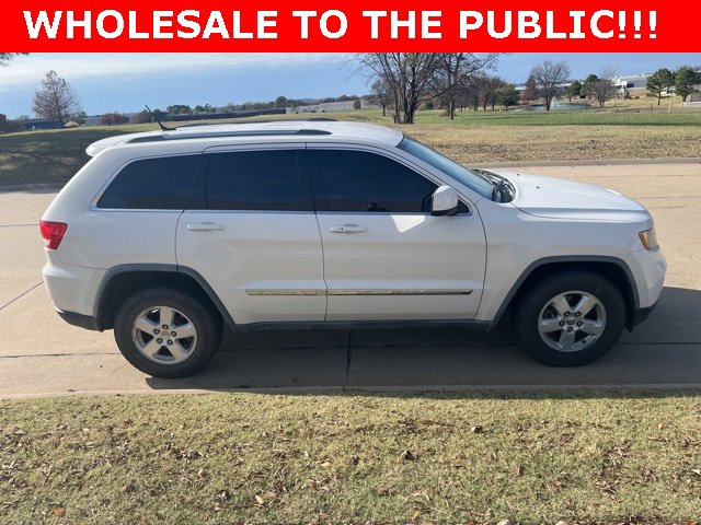 2011 Jeep Grand Cherokee Laredo photo 2