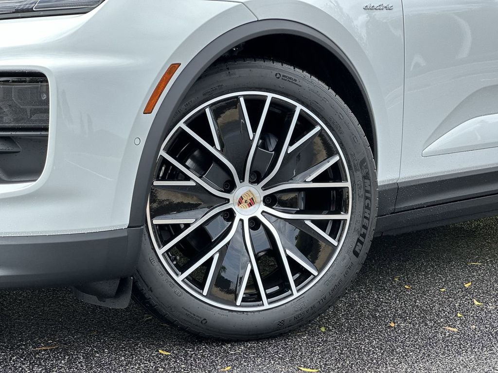 2025 Porsche Macan Electric 4 photo 14