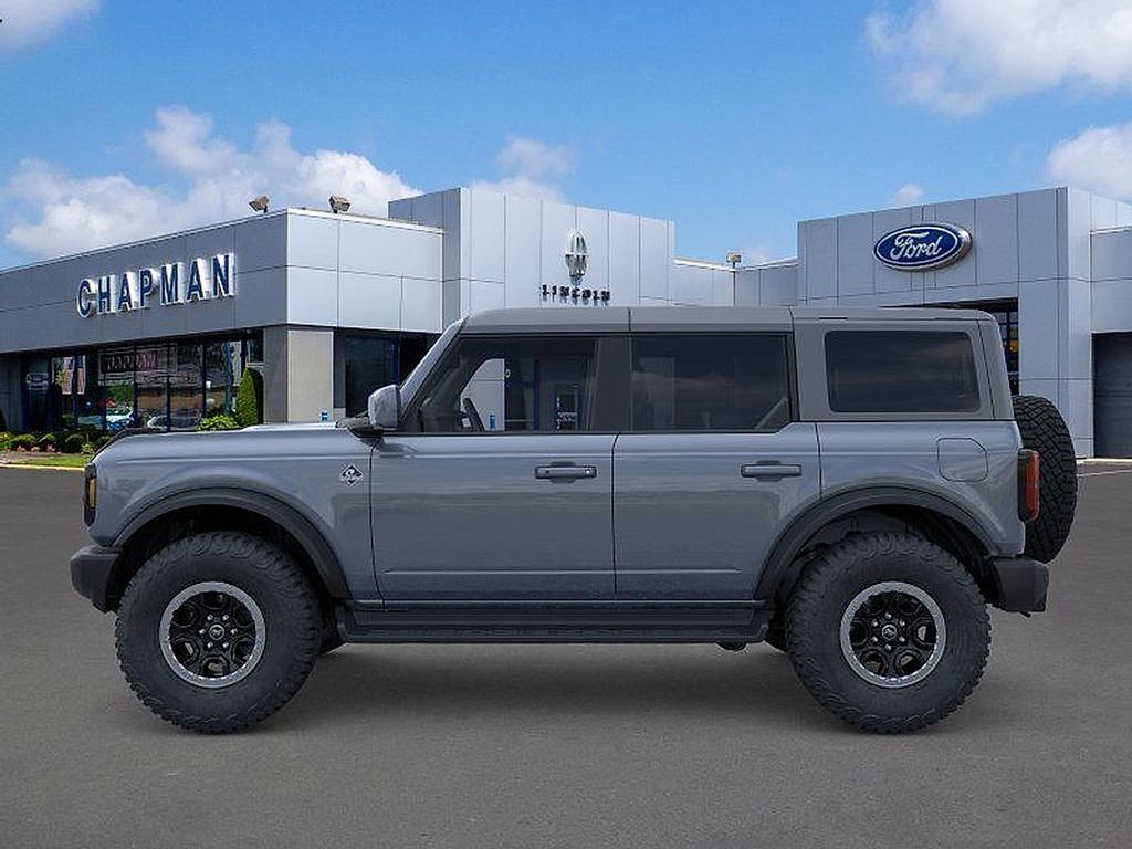 2025 Ford Bronco Outer Banks photo 2