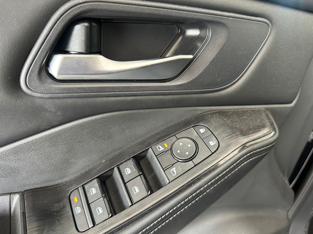 2024 Nissan Rogue SV photo 12