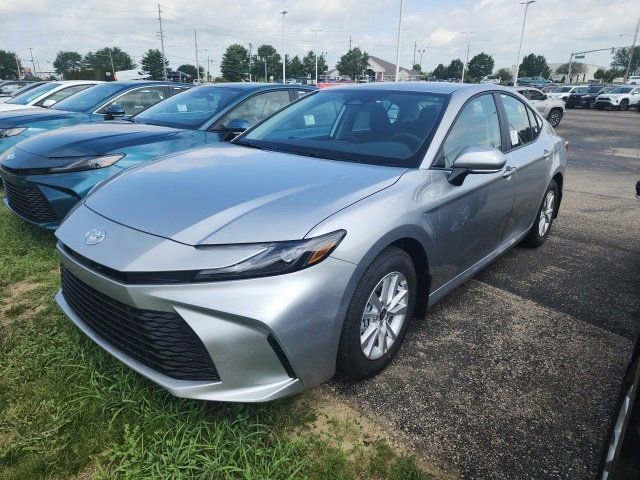 2025 Toyota Camry LE photo 3