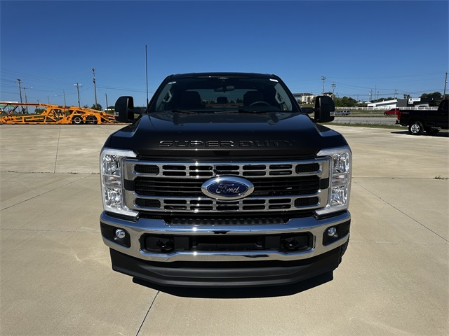 2025 Ford F-350 XLT photo 3
