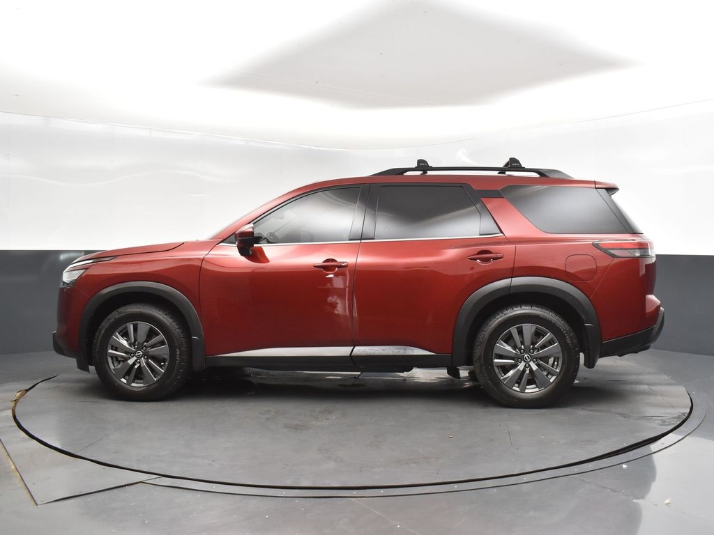 2022 Nissan Pathfinder SV photo 2