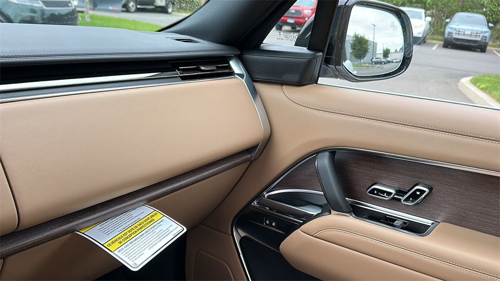 2025 Land Rover Range Rover SE photo 20