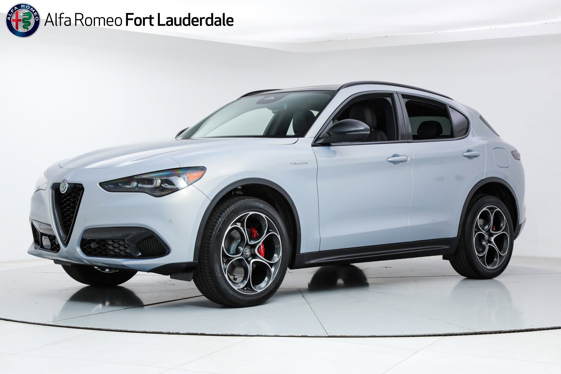 2025 Alfa Romeo Stelvio Base's photo