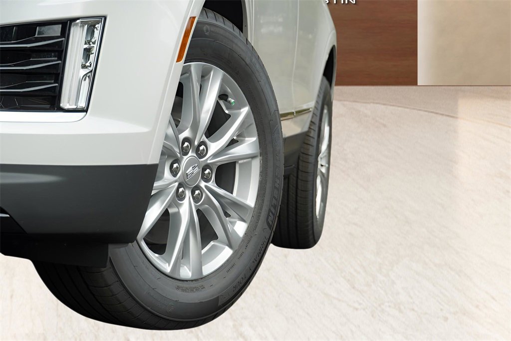 2026 Cadillac XT5 Luxury photo 2