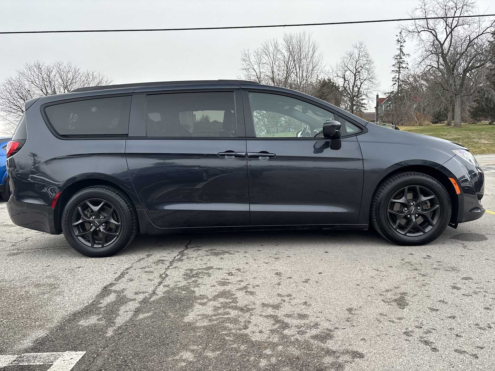 2020 Chrysler Pacifica Touring L photo 3
