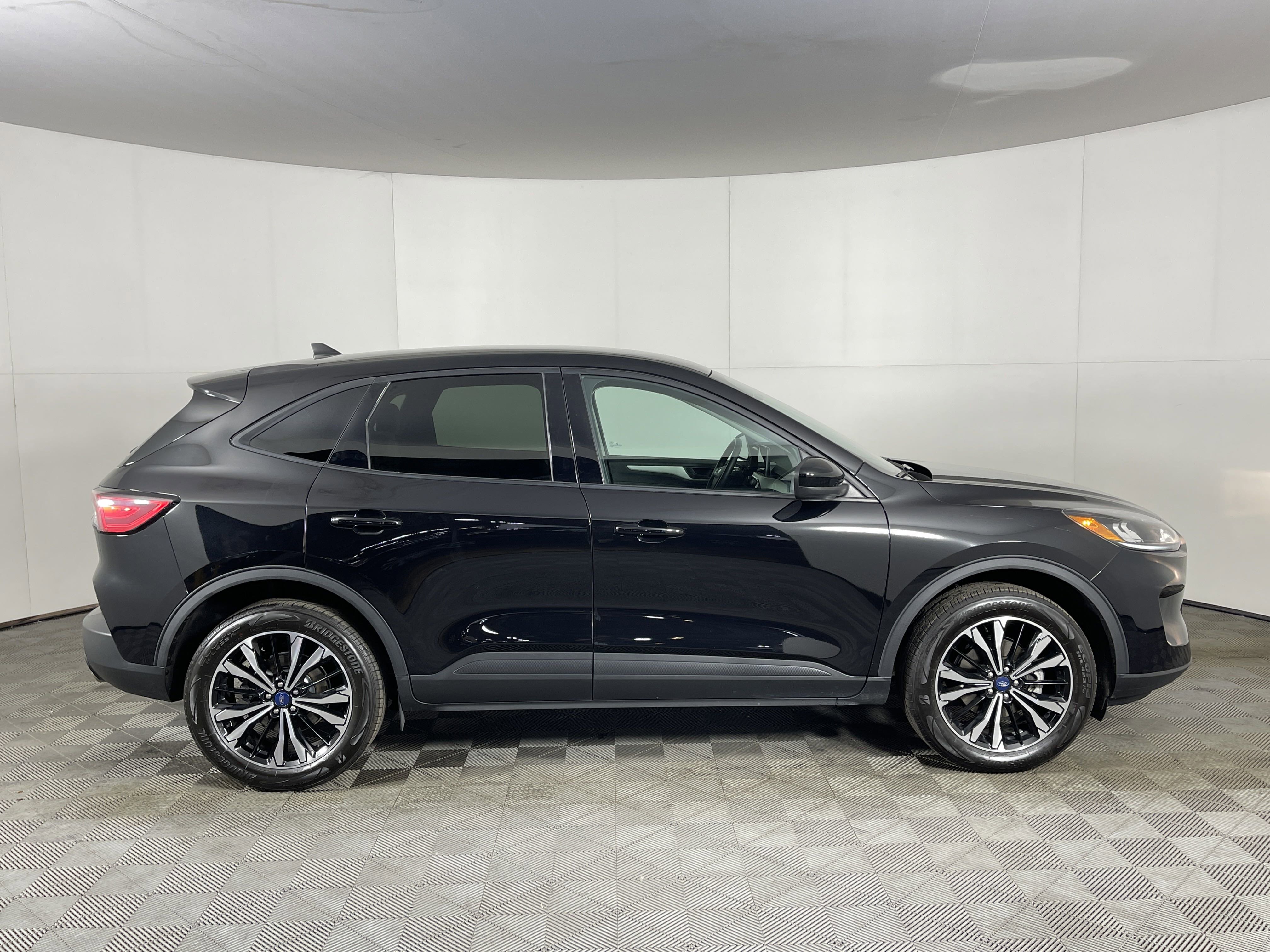 2022 Ford Escape SE photo 4