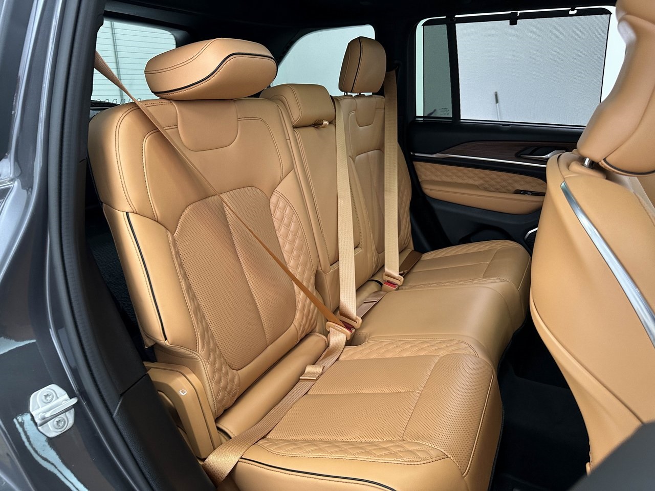 2022 Jeep Grand Cherokee Summit photo 4
