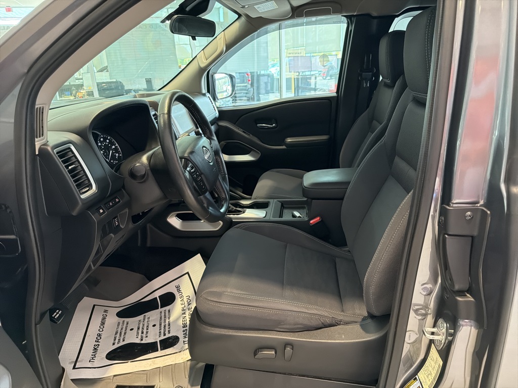 2022 Nissan Frontier SV photo 3
