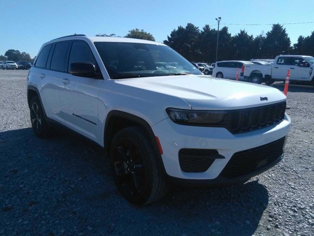 2023 Jeep Grand Cherokee Altitude photo 3