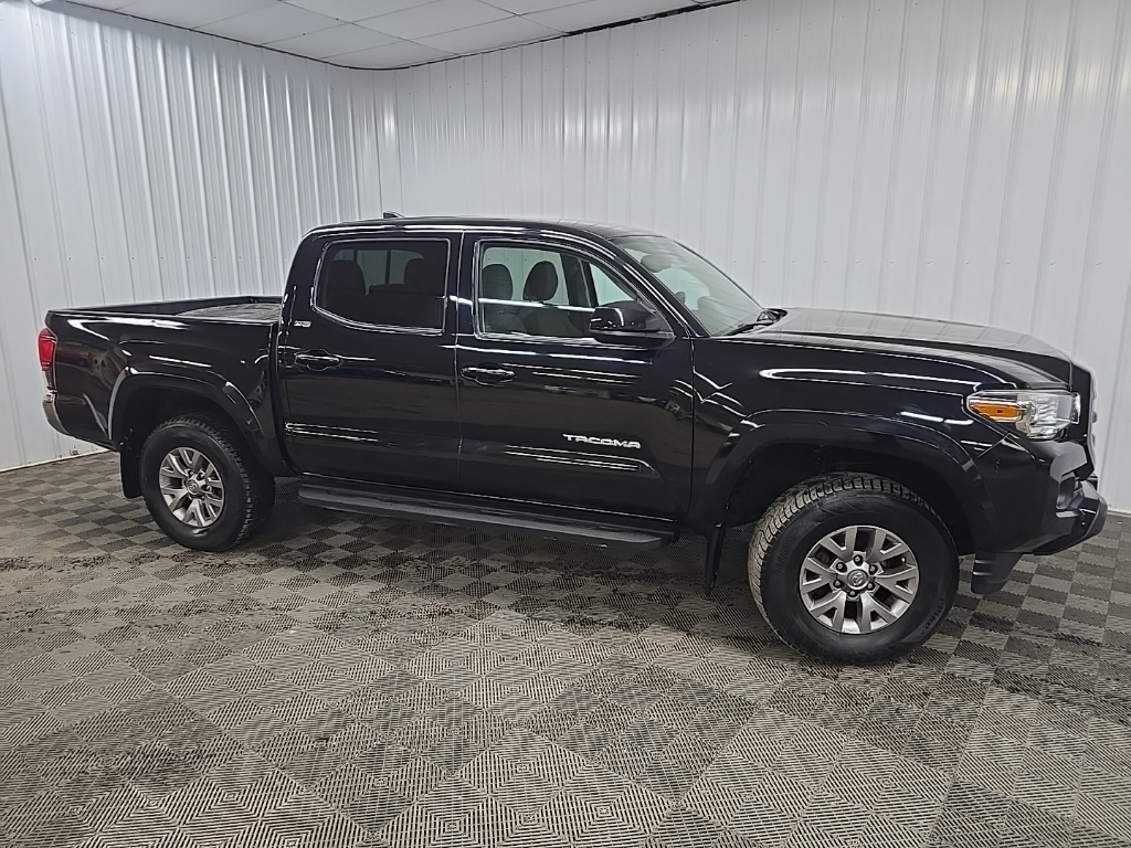 2018 Toyota Tacoma SR5's photo