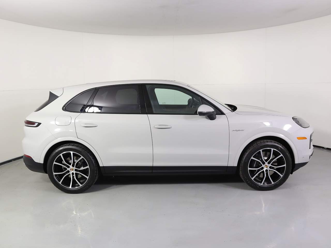 2025 Porsche Cayenne E-Hybrid photo 8