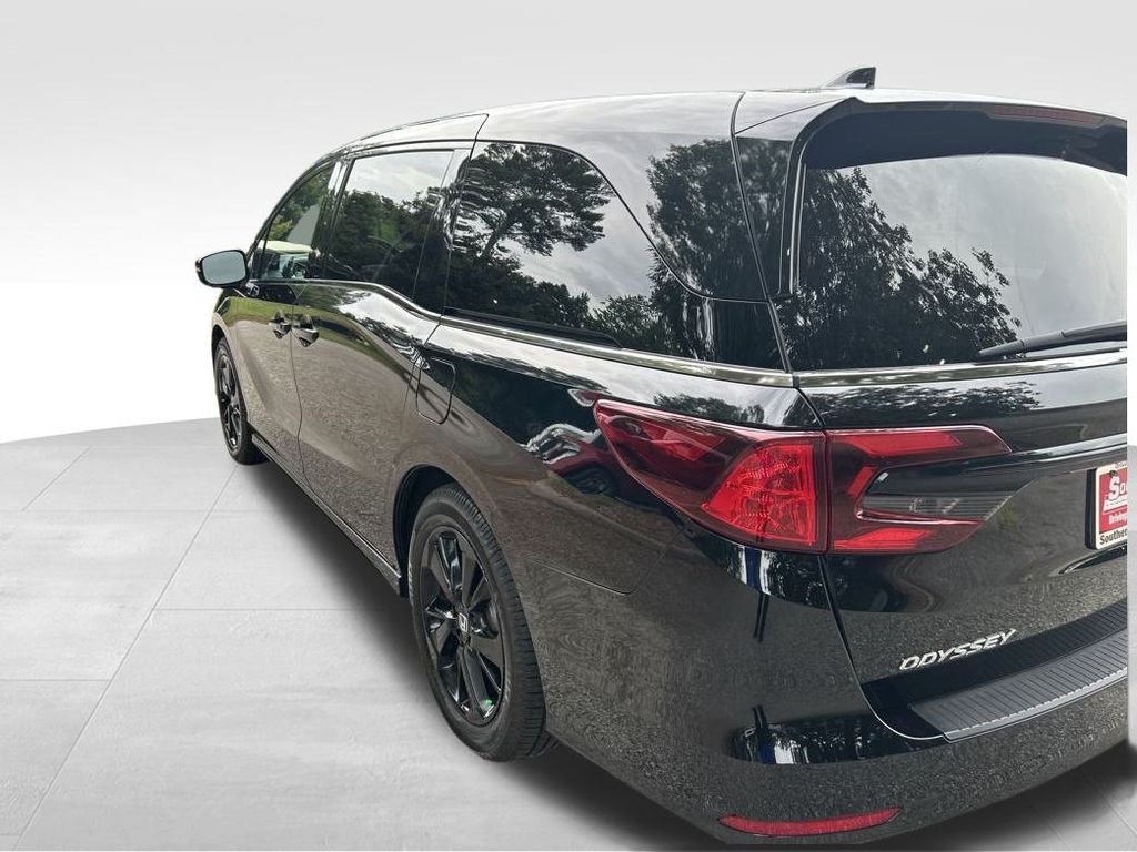 2023 Honda Odyssey Sport photo 3