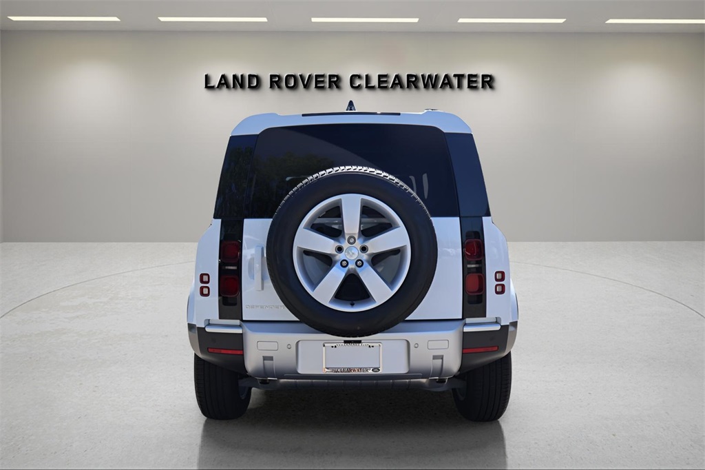 2025 Land Rover Defender 110 S photo 4