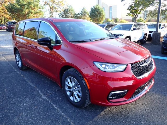 2026 Chrysler Pacifica photo 8