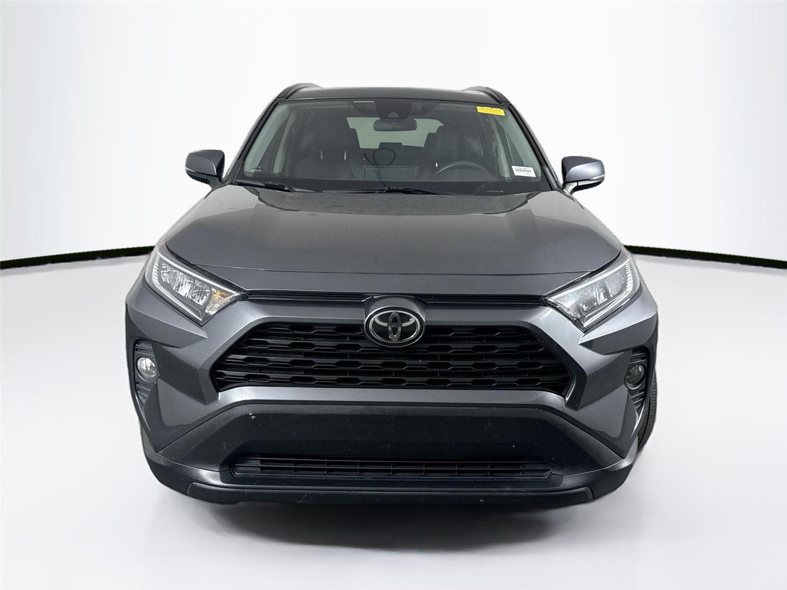 2020 Toyota RAV4 XLE Premium photo 3