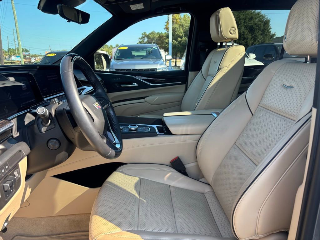 2022 Cadillac Escalade Premium Luxury photo 3
