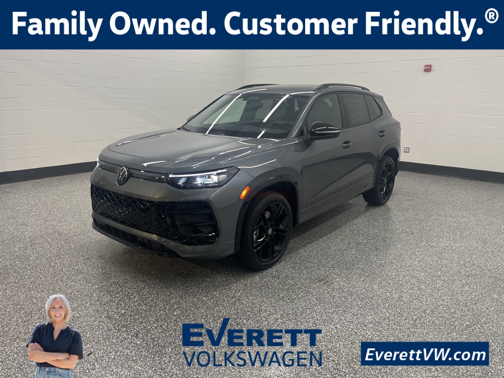 2026 Volkswagen Tiguan SE R-LINE BLACK's photo