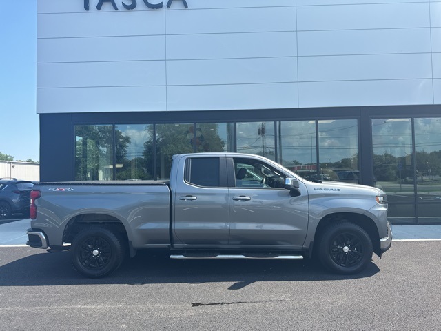 2020 Chevrolet Silverado 1500 LT photo 2