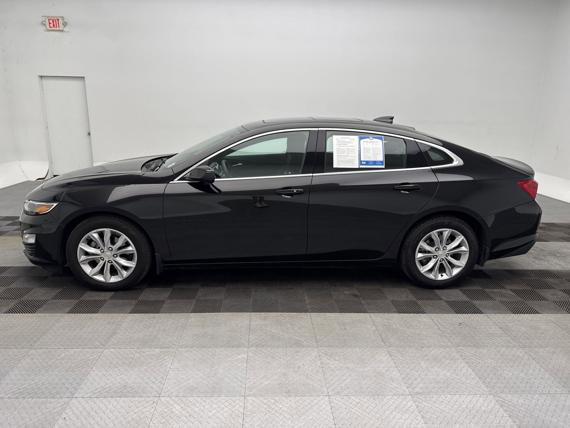 2023 Chevrolet Malibu 1LT photo 2