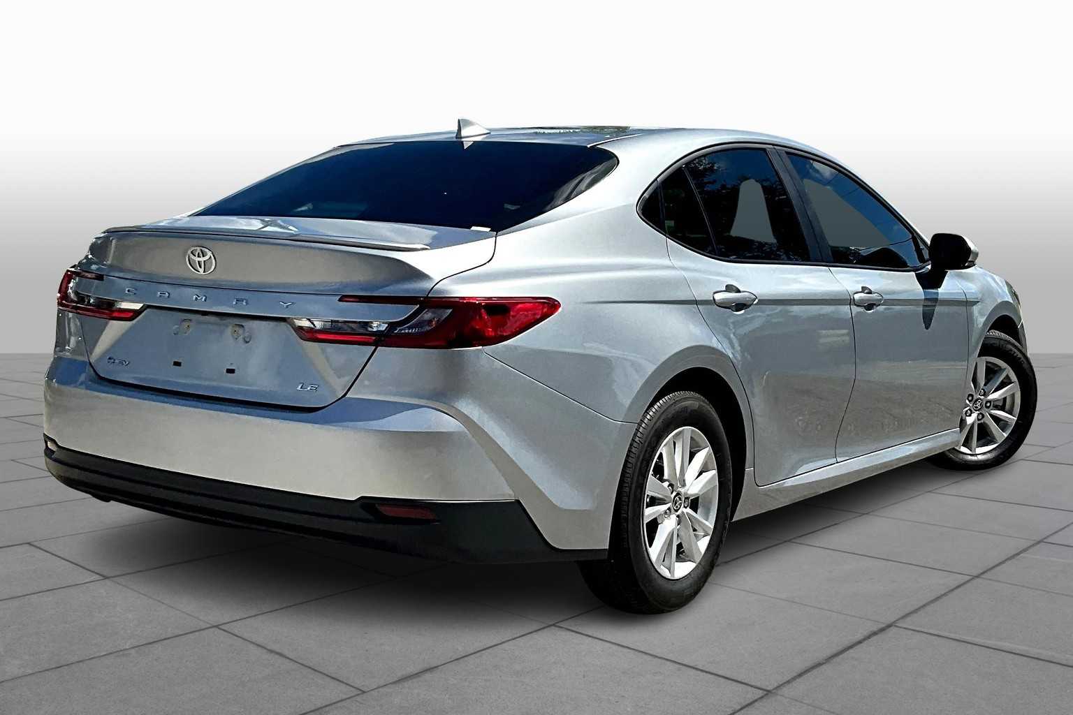 2025 Toyota Camry LE photo 11