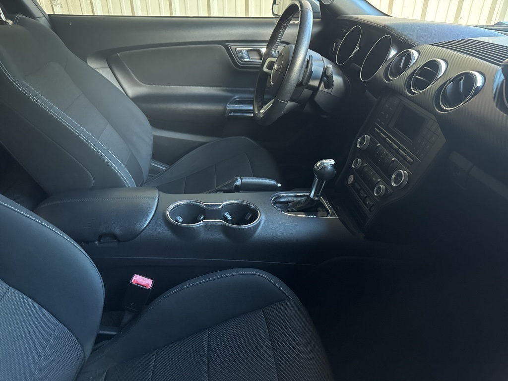 2016 Ford Mustang V6 photo 14