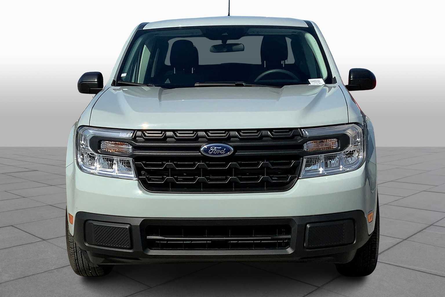 2024 Ford Maverick XL photo 3