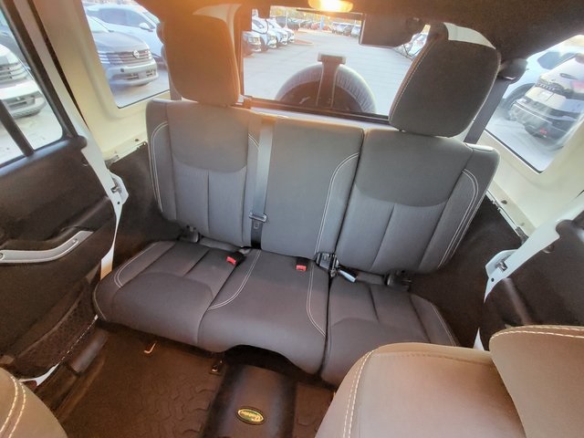 2016 Jeep Wrangler Unlimited Sahara photo 11
