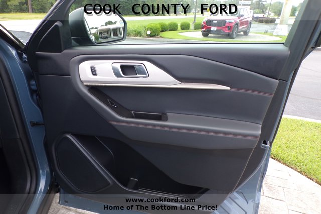 2025 Ford Explorer photo 21