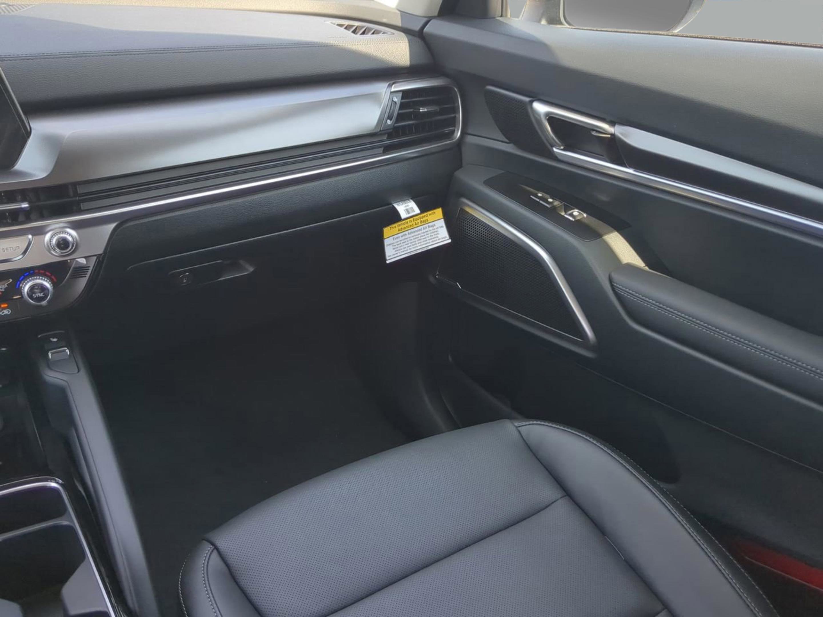2025 Kia Telluride S photo 16